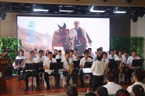 高雅藝術潤童心，管樂之聲傳校園——榆林學院管樂團走進高新二小藝術交流活動側記